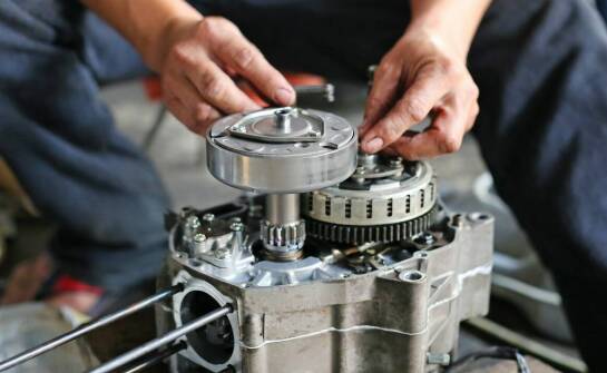 Skrzynia biegów w KXD 125 – jak wpływa na dynamikę motocykla?