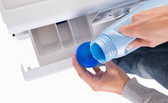 Jak działa technologia w proszku Persil na trudne plamy przy 130 praniach?