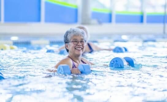 Jakie korzyści niesie ze sobą nauka pływania metodą Halliwicka?