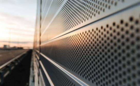 Wpływ zewnętrznych płyt ogniochronnych na trwałość i bezpieczeństwo instalacji