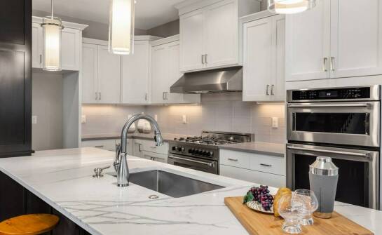 Porównanie różnych modeli zlewowych baterii – na co zwrócić uwagę?