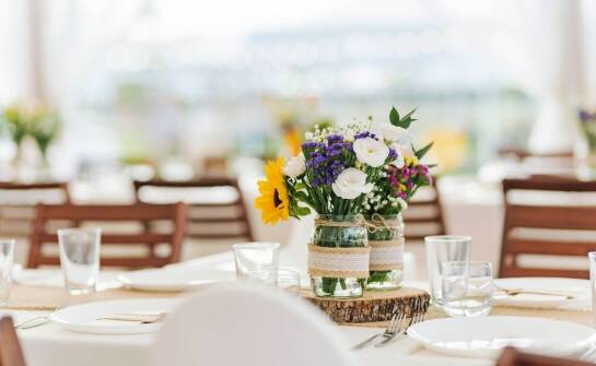 Sale weselne w Gdańsku z dostępem do ogrodu – zalety letnich przyjęć