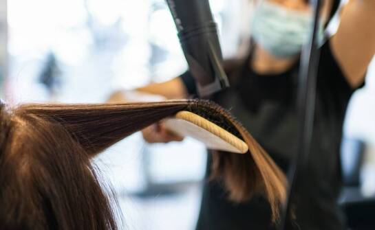 Jak krioterapia wpływa na odbudowę włosów uszkodzonych?