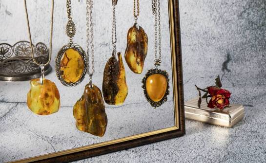 Bursztynowe kolczyki jako symbol prestiżu i elegancji