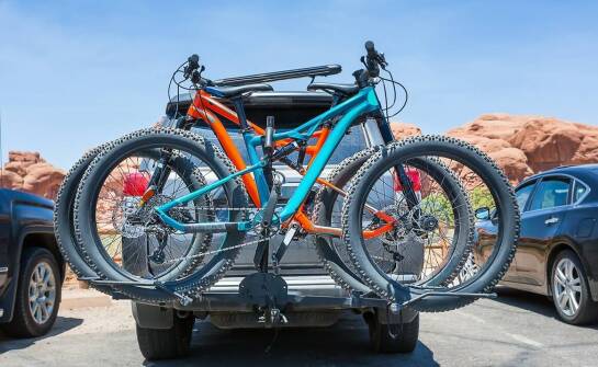 Czy rowerowe bagażniki na hak są odpowiednie dla każdego samochodu?
