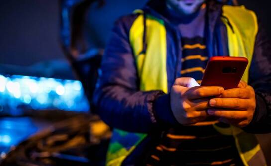 Jak pomoc drogowa obsługuje przypadki autolawetą 24/7?