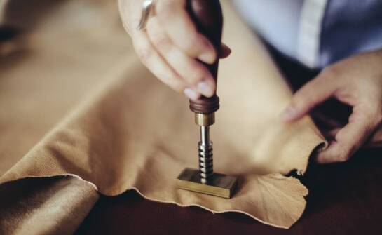 Wsypowa tkanina a standardy jakości – co warto sprawdzić przed zakupem?