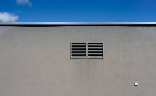 Jakie są różne sposoby wentylacji blaszanego garażu 2x3?