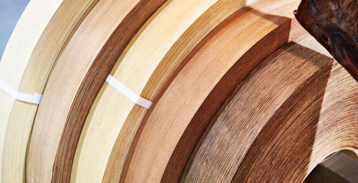 Dekoracyjny profil do skośnych nóg – jak wpływa na wygląd mebli?