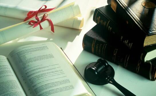 Wyzwania związane z tłumaczeniem urzędowych dokumentów w sektorze prawniczym