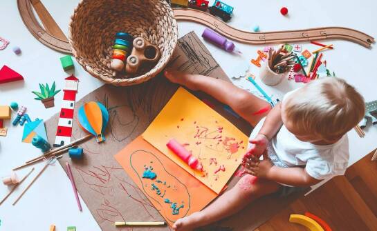 Jakie funkcje pełnią kuchenne zabawki w edukacji sensorycznej dziecka?