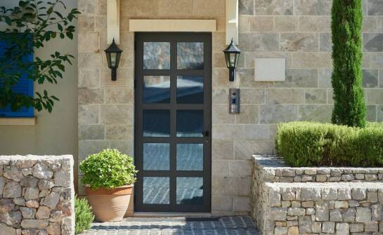 Jakie nowoczesne rozwiązania oferuje rynek dla drzwi zewnętrznych?
