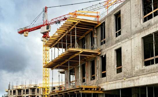 Jakie znaczenie ma zgodność z przepisami dla inwestycji w nieruchomości?