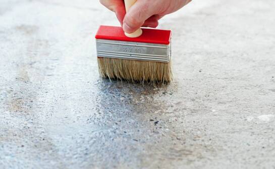 Jakie są zalety usuwania mas i klejów z powierzchni betonowej?