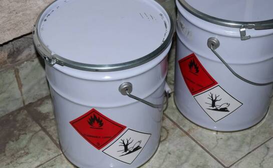 Przemysłowe farby i ich wpływ na bezpieczeństwo użytkowania