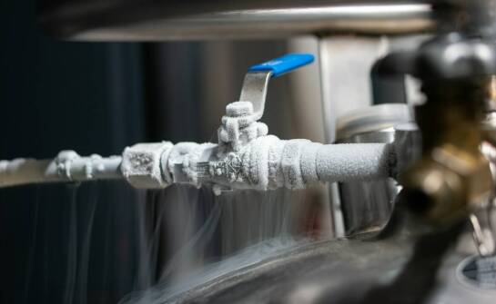 Jakie są korzyści z wyboru lokalnego dostawcy ciekłego azotu do krioterapii?