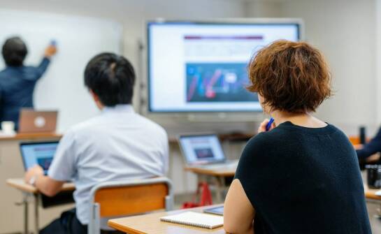 Nowoczesne materiały edukacyjne – jak wspierają proces nauki jazdy?