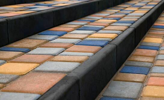 Jak schodowe noski wpływają na trwałość i wygląd schodów?