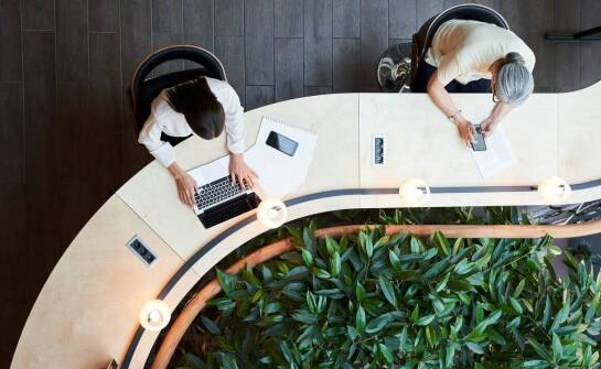 Komfortowe warunki pracy w przestrzeniach coworkingowych w centrum miasta