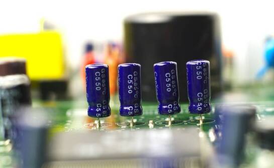 Bipolarne tranzystory a niezawodność systemów elektronicznych