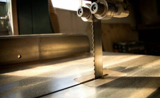 Rola technologii CNC w rozwoju pił taśmowych do cięcia pianki