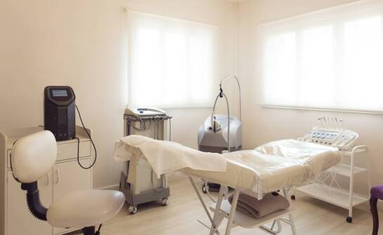 Wyzwania i korzyści związane z wyborem chirurga plastycznego w Łodzi