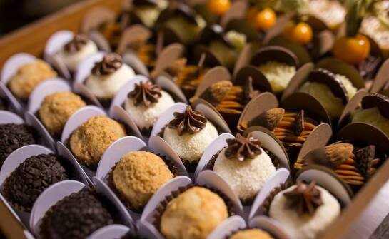 Dlaczego hurtownia niemieckich słodyczy to dobry wybór dla kawiarni i cukierni?