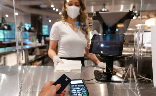 Wpływ właściwej konfiguracji terminala Ingenico Desk 5000 na szybkość obsługi klienta