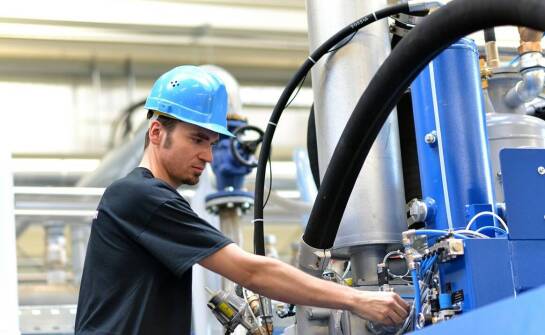 Co wyróżnia profesjonalną usługę remontu sprężarek?