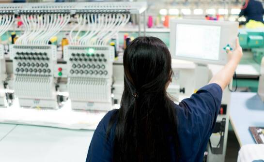 Rola komputerowego haftu od 1 sztuki w tworzeniu spersonalizowanej promocyjnej odzieży