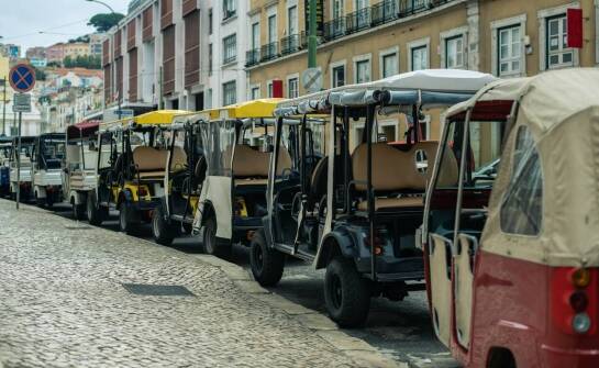 Elektryczne skutery w miastach – jakie przepisy ruchu drogowego obowiązują?