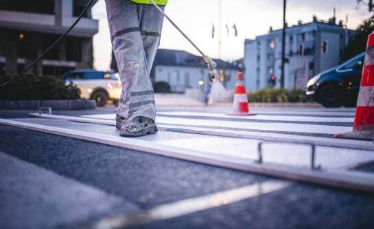 Zastosowanie znaku D15 w kontekście poprawy bezpieczeństwa dla pieszych