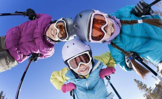 Jakie korzyści niesie ze sobą uczestnictwo na obozie snowboardowym?