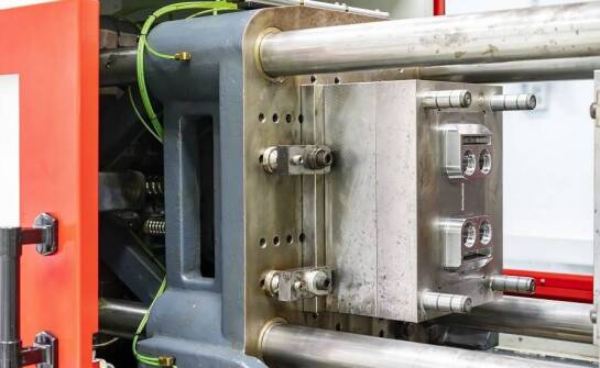 Wtryskiwanie tworzyw sztucznych: zalety oferowane przez nasz zakład