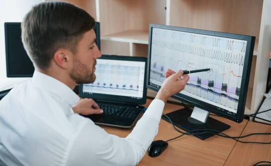 Jak techniczne dostosowanie nagrań lektorskich poprawia ich jakość?