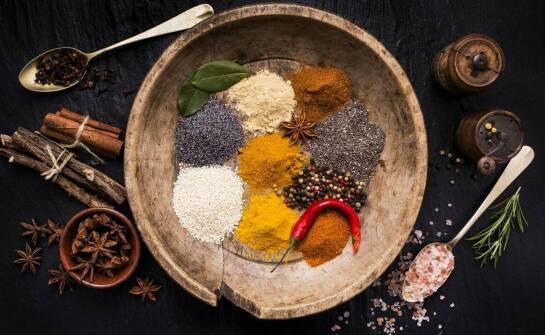 Jakie przyprawy bez konserwantów najlepiej podkreślają smak mięsa?