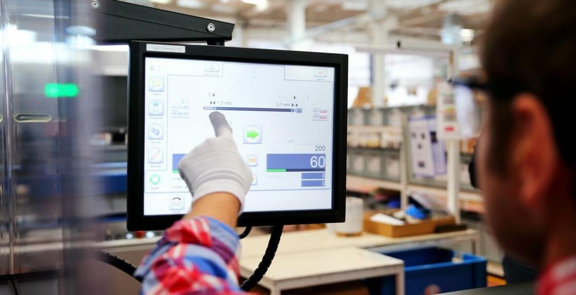 Intuicyjny interfejs systemu kolejek w PWR jako kluczowy element obsługi klienta