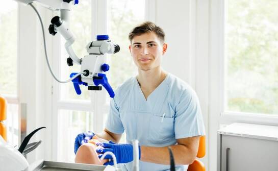 Mikroskopowa endodoncja: precyzja w leczeniu kanałowym z pomocą nowoczesnych technologii