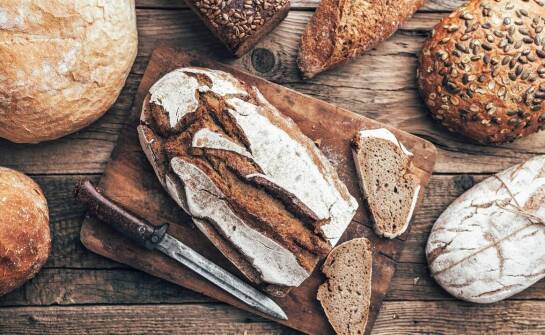 Jakie smaki dominują w okolicznościowym menu wiejskiej chaty?