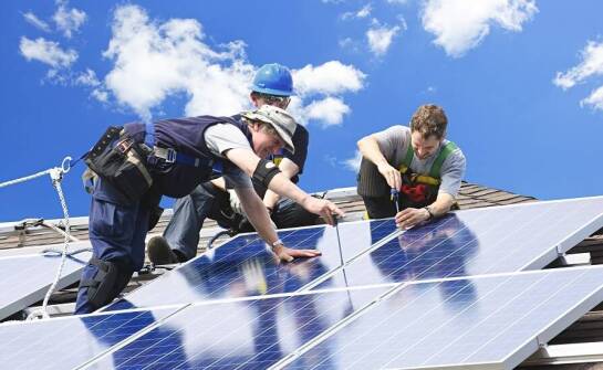 Jak instalacja off-grid wpływa na rozwój energetyki zrównoważonej?