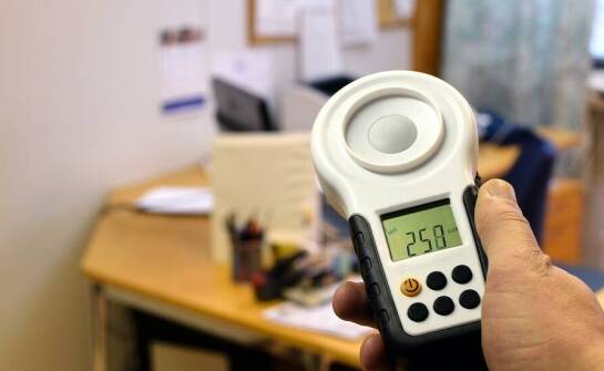 Współpraca między działem BHP a laboratoriami w kontekście rejestru pomiarów szkodliwych czynników