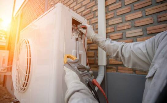 Jakie są najważniejsze elementy serwisu klimatyzacji dla jednorodzinnych domów?