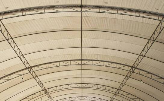 Zrównoważony rozwój w kontekście budowy sportowych hal łukowych