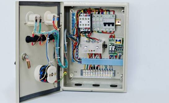 Jak kompensacja biernej mocy wspiera zrównoważony rozwój energetyczny