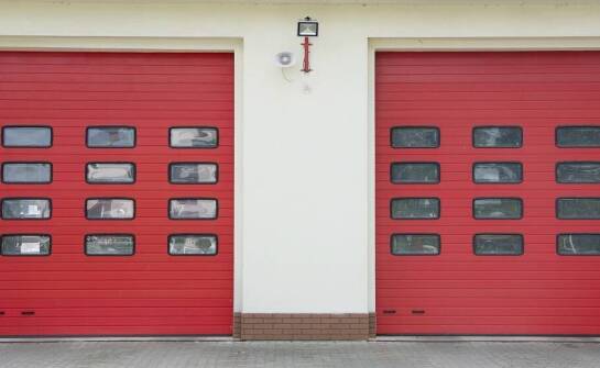 Korzyści z integracji bram ppoż z alarmowymi systemami