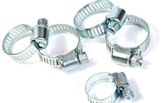 Efektywność obejm stalowych do rur w instalacjach energetycznych