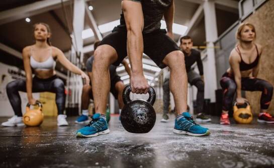 Fit camp a obwodowe treningi: efektywność w walce z nadwagą