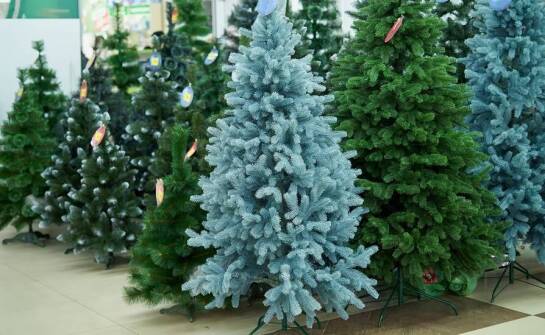 Różnorodność stylów sztucznych choinek – fokus na modelach jodły