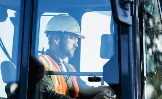 Wybór odpowiedniej maszyny do wynajmu – na co zwrócić uwagę?