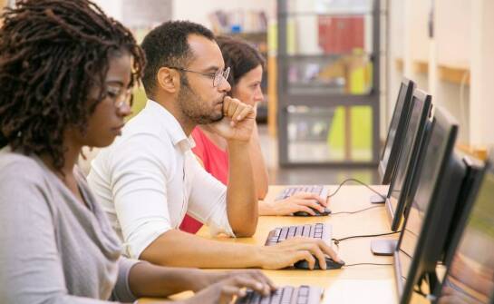 Dlaczego warto założyć darmowe konto na platformie do nauki jazdy prawem?